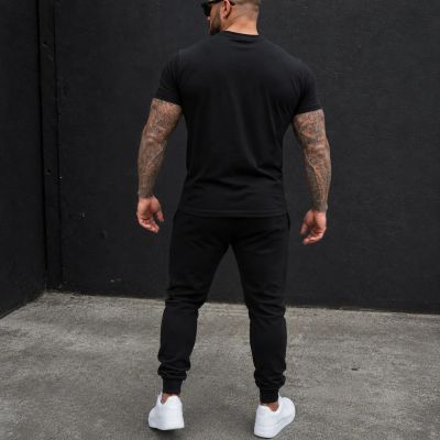Echipă sportivă masculină (trening și tricou) – 57