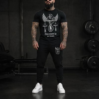 Echipă sportivă masculină (trening și tricou) – 81