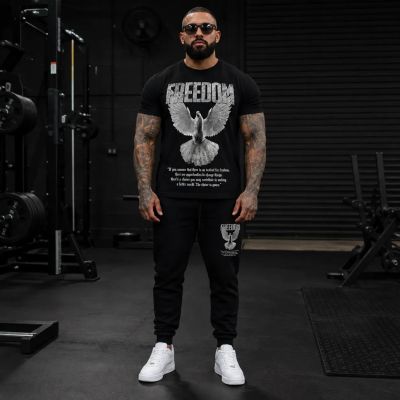 Echipă sportivă masculină (trening și tricou) – 77