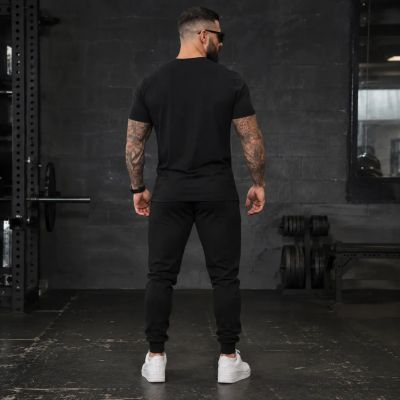 Echipă sportivă masculină (trening și tricou) – 77