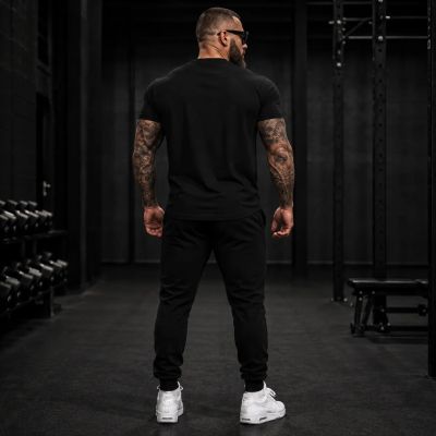 Echipă sportivă masculină (trening și tricou) – 133