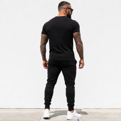 Echipă sportivă masculină (trening și tricou) – 99