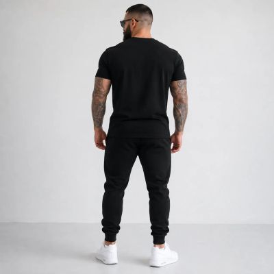 Echipă sportivă masculină (trening și tricou) – 100