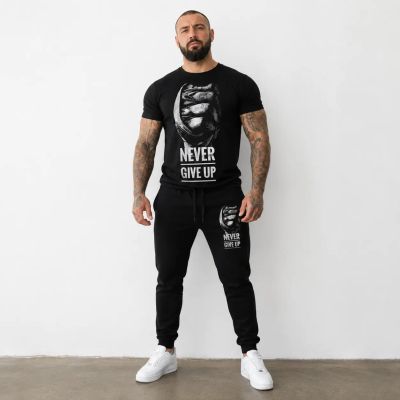 Echipă sportivă masculină (trening și tricou) – 106