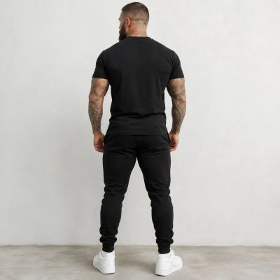 Echipă sportivă masculină (trening și tricou) – 111