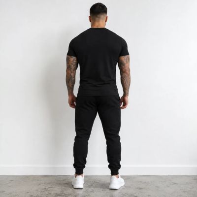 Echipă sportivă masculină (trening și tricou) – 108